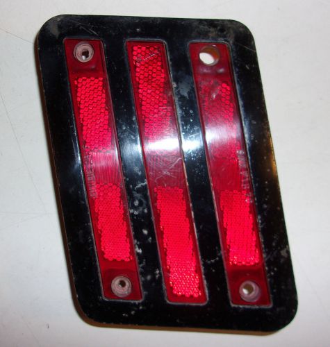 1970 pontiac station wagon right rear side marker light  5962896 guide 25s -p186