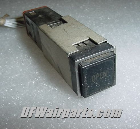 10648ld1-105, ls741172-105, lockheed l-1011 tristar annunciator light switch