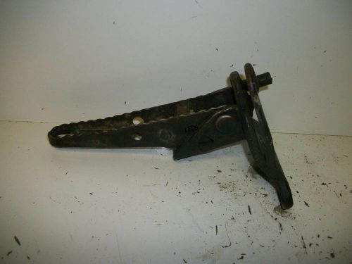 86 suzuki lt 230 left foot peg &amp; bracket front zj