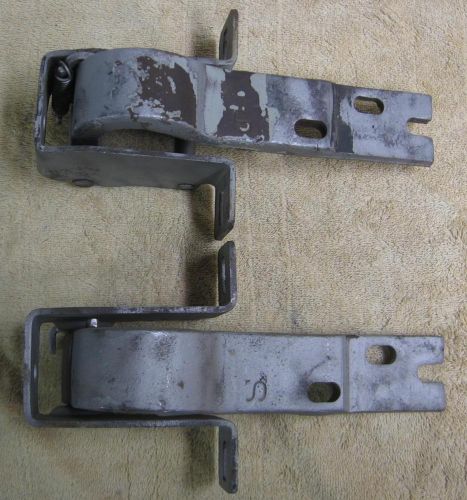 Good used 1955-59 chevrolet gmc truck door hinge set (fits left or right)