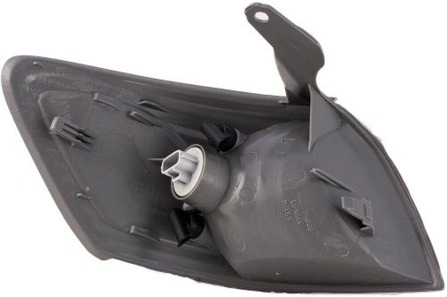 Turn signal light dorman 1631070 fits 00-01 toyota camry