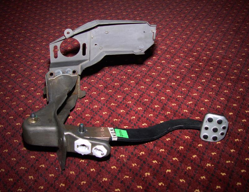 Used 04 05 06 pontiac gto oem manual brake pedal with bracket