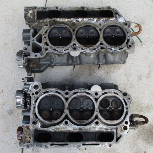 Suzuki  df 200 225 250 hp cylinder head starboard 11101-93j01 port 11103-93j02