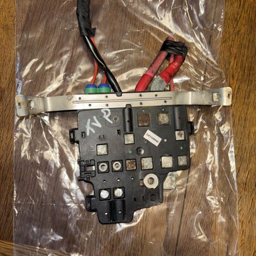 Vauxhall vivaro 2.0 cdti relay/fuse box/battery terminal box