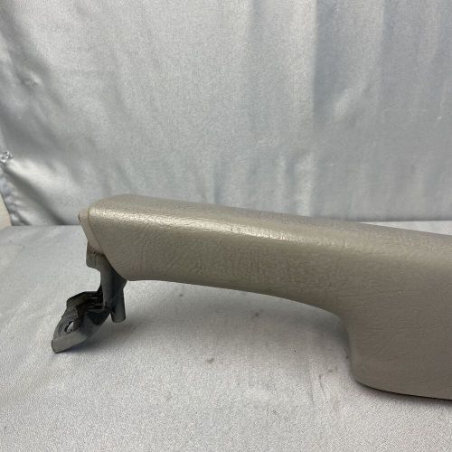 2002 - 2009 chevy trailblazer door panel armrest pull handle front left driver