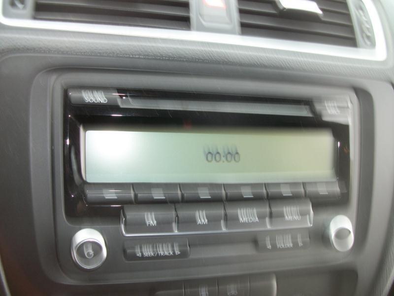 10 11 vw jetta audio equipment am-fm-cd-mp3-sat-media   