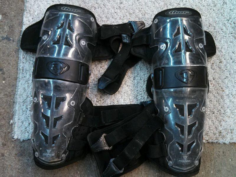 Thor force knee guard