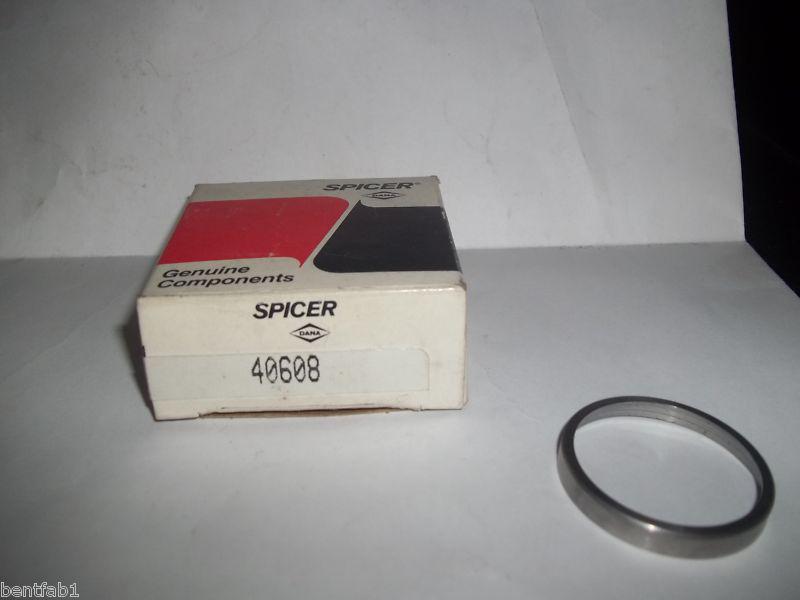 Dana spicer 40608 oil seal retainer new old stock