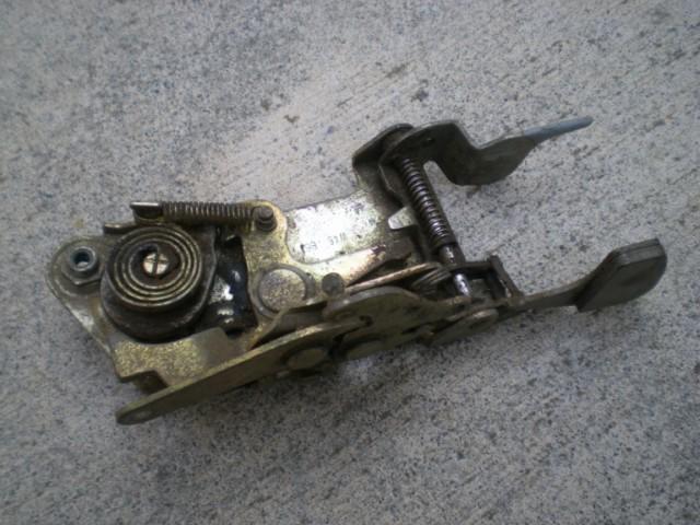 Porsche 911 door latch passenger (right) side