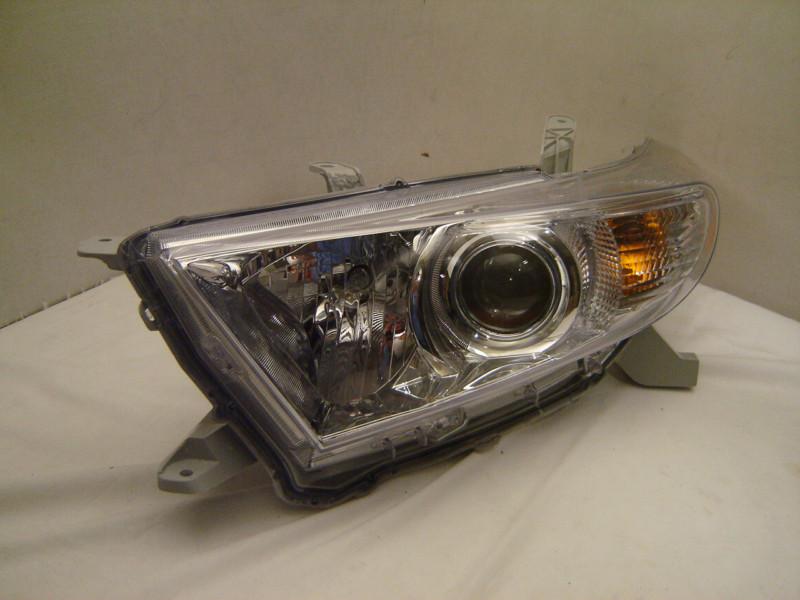 Toyoya highlander left halogen headlight 11 12 oem