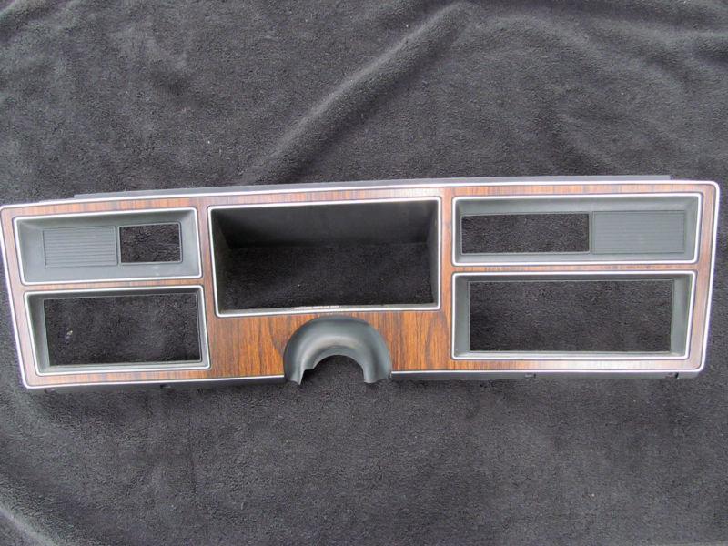 Exclnt 1976-77 dodge aspen dash guage cluster bezel w/radio no a//c