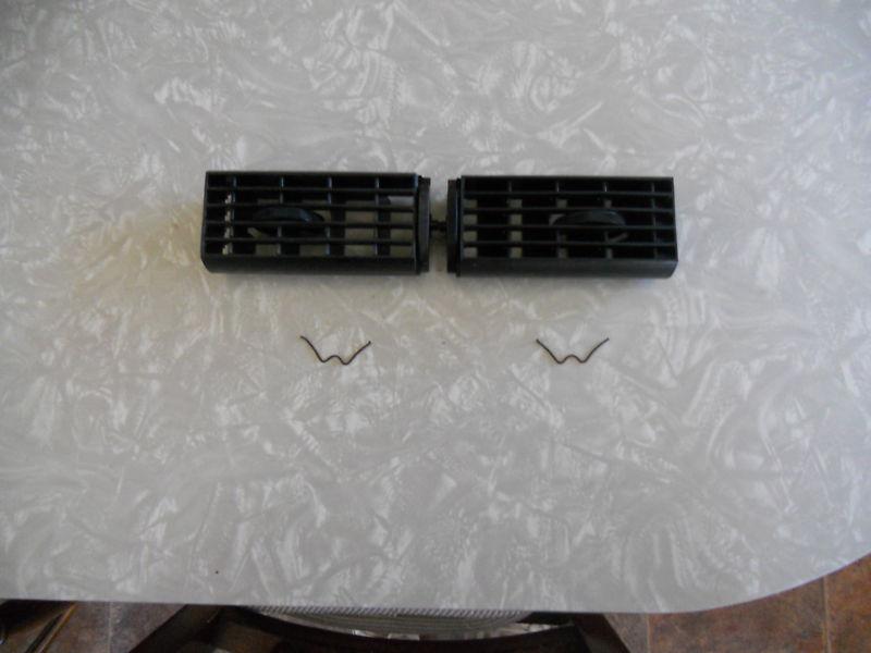 88-94 chevy/gmc truck tahoe suburban center dash vents with retaining clips