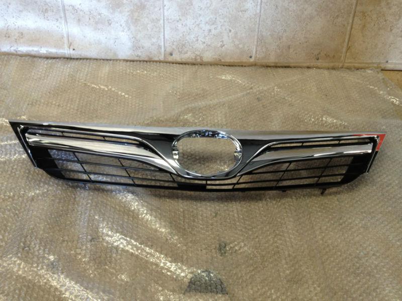 2012-2013 toyota camry xle upper front grille assy new a/m