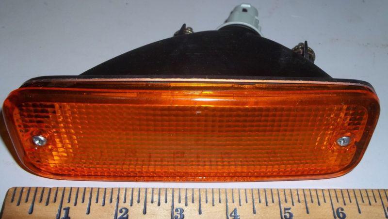 Tyc toyota corolla left turn signal light (1988)_____4028/8