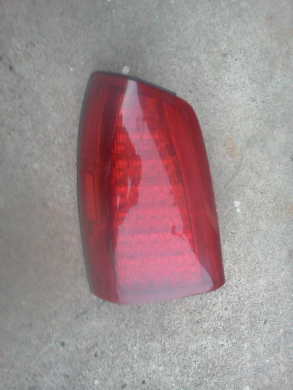 00-05 cadillac deville tail light lh driver side