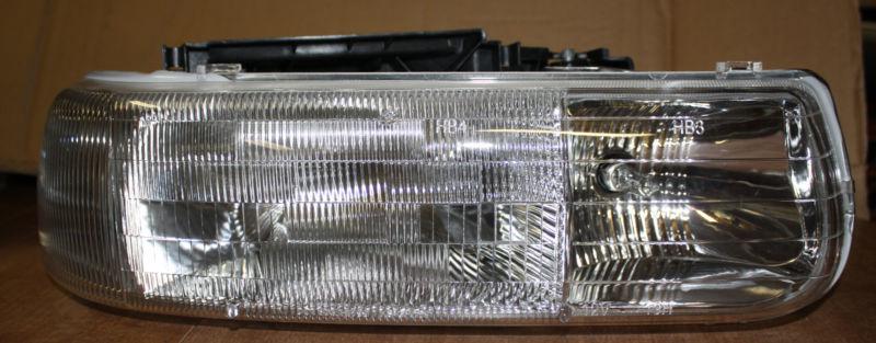 Eagle 99-01 chevy silverado new right head lamp assy. 16526134, gm159-b0001r