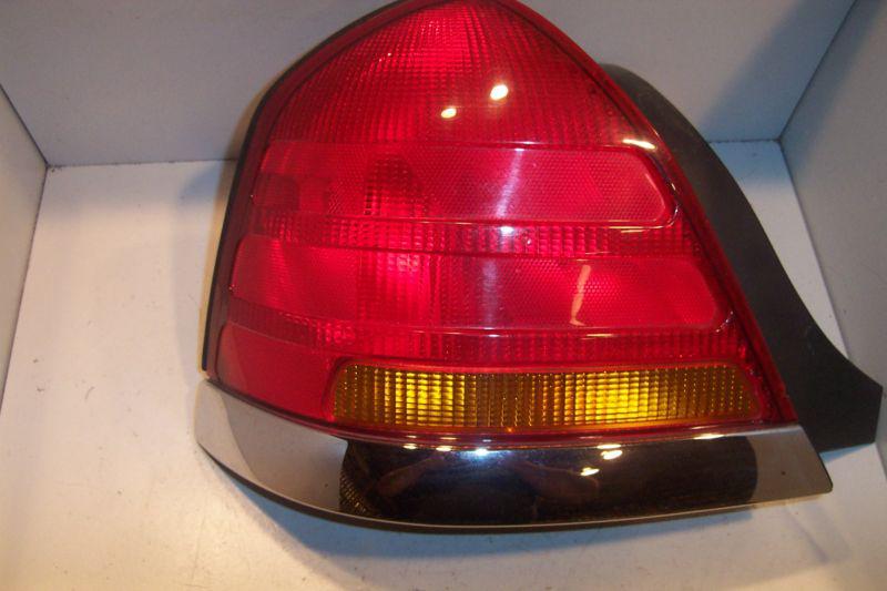 1998 ford crown vic left tail light taillight 98 99 00 01 02 p71 cop car 4.6l