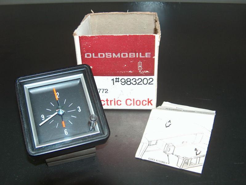 Ac delco 1971-1973 oldsmobile delta 88 98 gm nos in dash electric clock