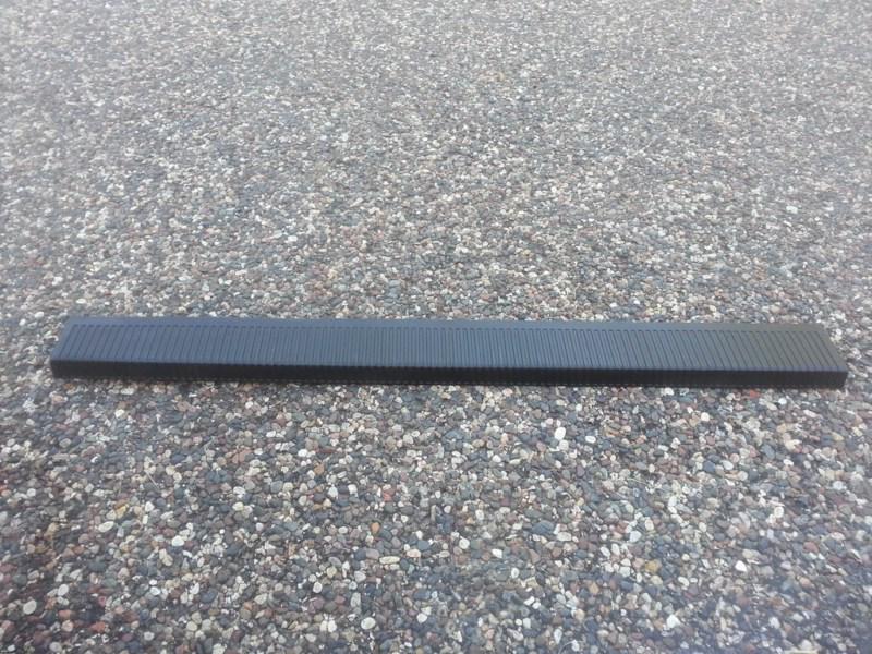 93-98 jeep grand cherokee 4d  left front door sill rocker trim 55030745 