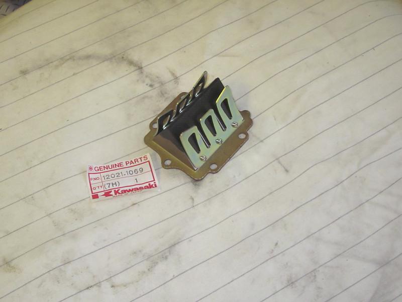 Kawasaki kx125 kx 125 f1 1988 -88 reed valve assy 12021-1069 nos