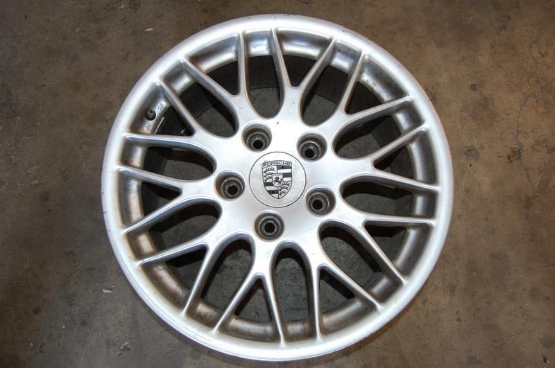 Porsche boxster sport cl wheel has skuffs 993 362 126 55