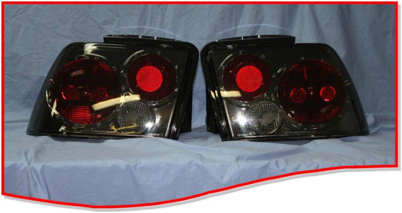  99 00 01 02 03 04 ford mustang tail light tail lamp smoke lens 1999 2000 2004