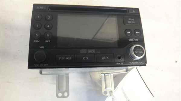 11-12 nissan rogue radio with cd & mp3 oem