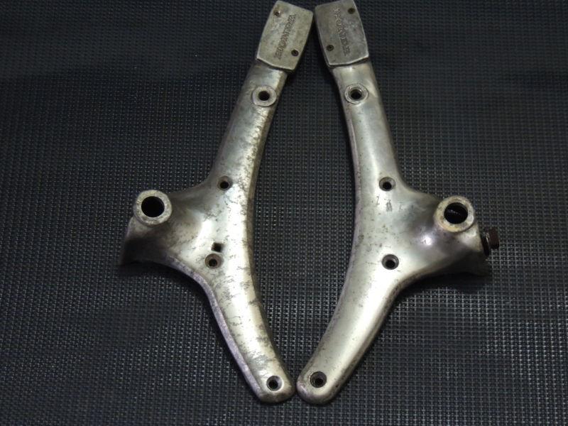 1965 honda ca95  150cc  benly baby dream rear fender emblems