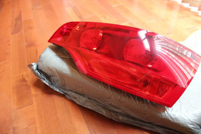 2007 - 2009 audi q7 passenger side tail light / tail lamp *excellent condition*