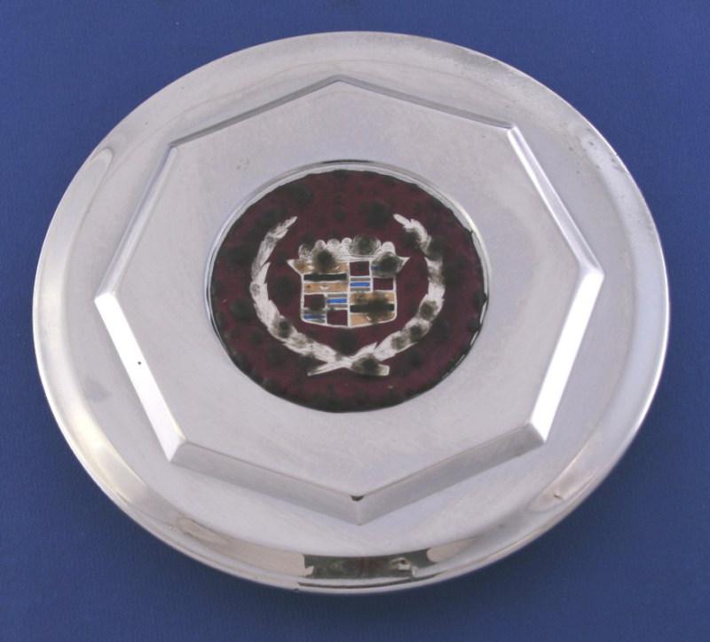 Cadillac tru spoke maroon wire spoke center cap (2664)