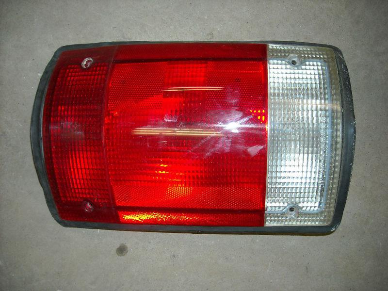 92 93 94 95 96 97 98 99 00 01 02 03 ford econoline van excursion tail light r/h 