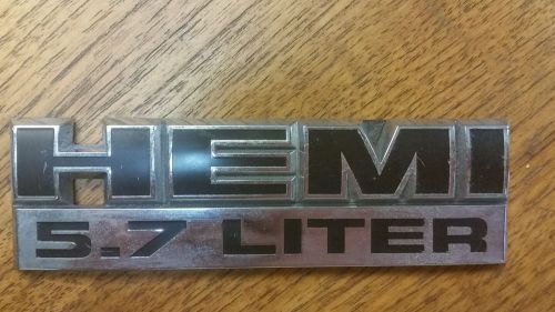 Hemi 5.7 liter emblem