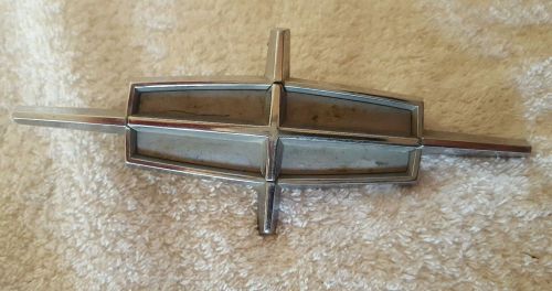 1966 lincoln continental trunk key cover emblem (1967 ????)