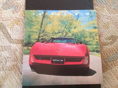 1982 corvette brochure original-brand new