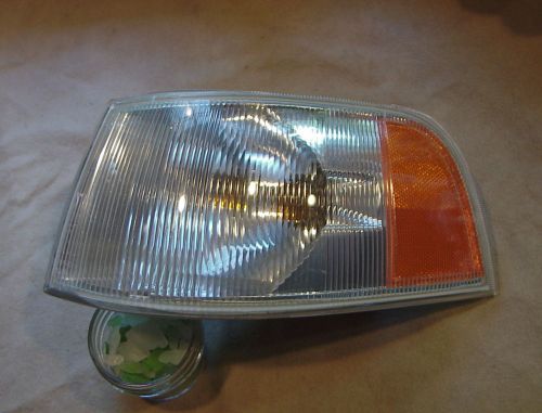 Volvo v-90,s-90 960 left genuine valeo parking lamp 1995-1998. very nice lamp.