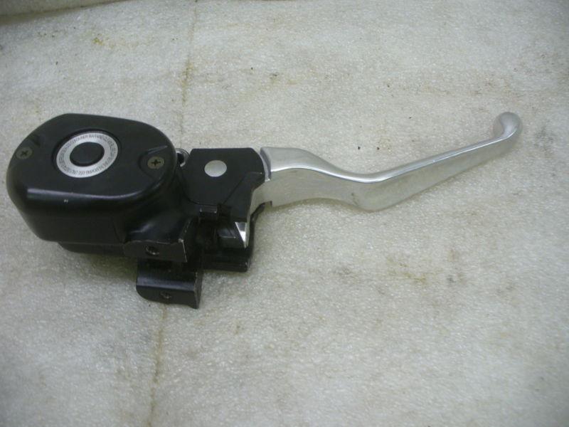 Harley 04 xl 883/1200 front master cylinder reservoir & lever.