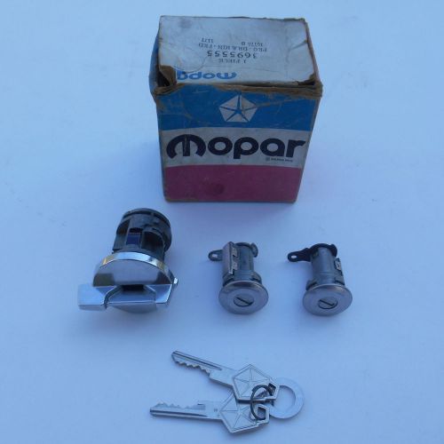 Mopar nos 1972-1985 lockset part ignition &amp; 2 doors 72-85 3695555 without tilt