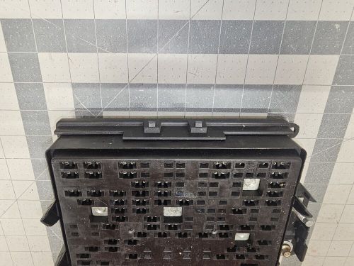 2003-2006 yukon suburban tahoe escalade fuse box 15177119-01