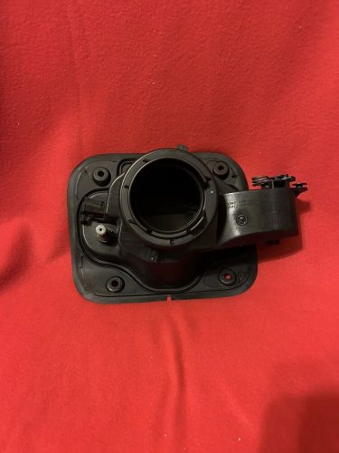 Oem 2016 - 2022 lexus rx 350 fuel pocket fuel filler housing 77305-0e010