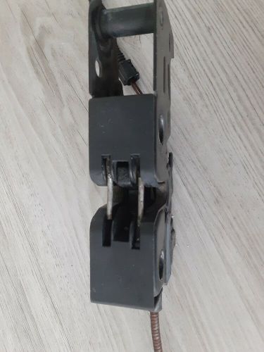 2005-2010 volkswagen jetta  hood latch actuator mechanism oem 1k1823509f