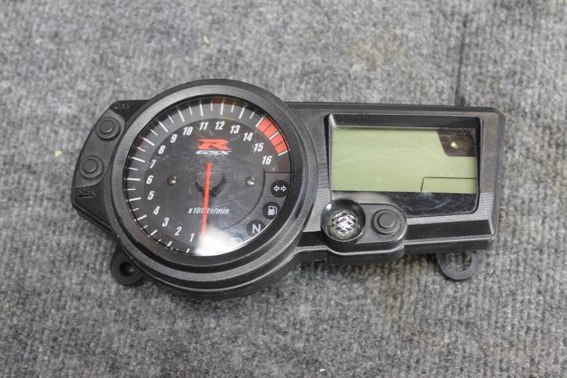 2005 gsxr 600 750 speedometer tach guages cluster 1,784 miles 04 05