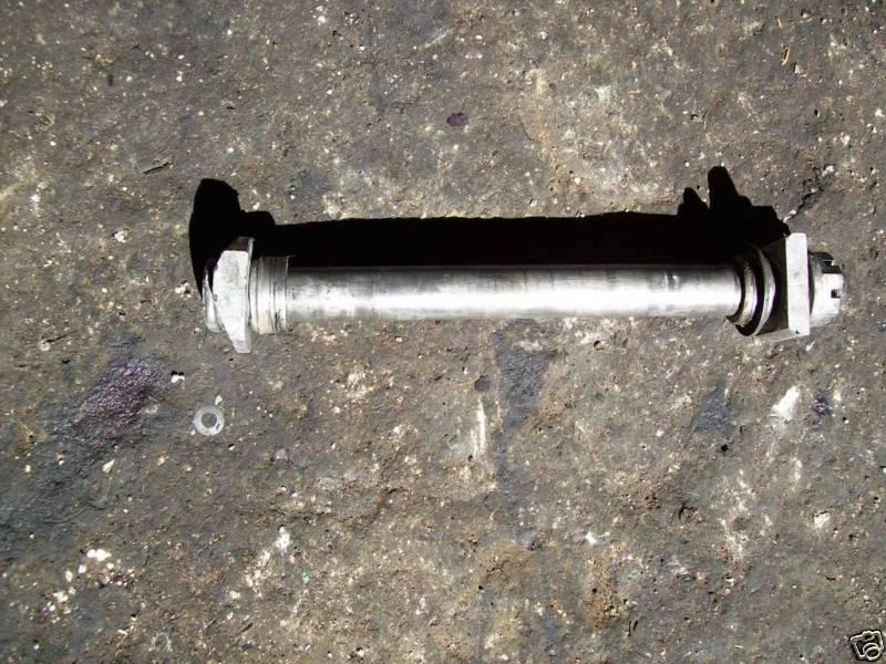 2003 suzuki gsxr600 gsxr-600 rear axle 95257