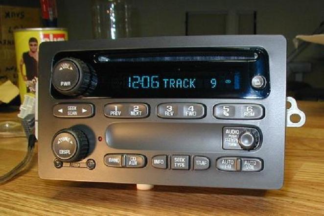 2003-07 gm chevy tahoe silverado classic s10 cd player radio ssr