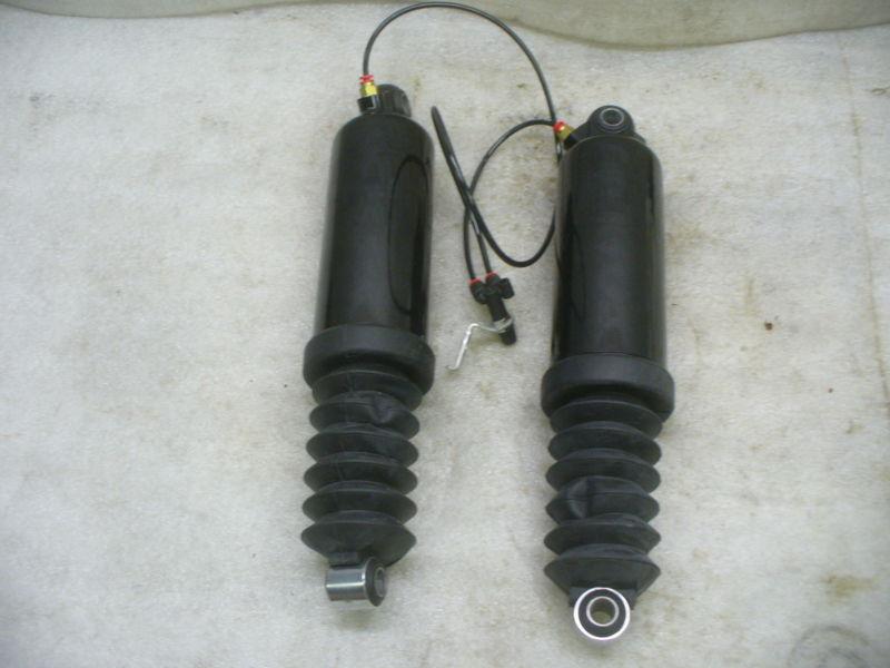 Harley 09-13 dresser oem long air shocks with lines & valve stem.