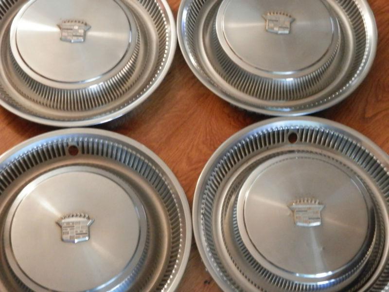 1975 cadillac hubcaps set of 4