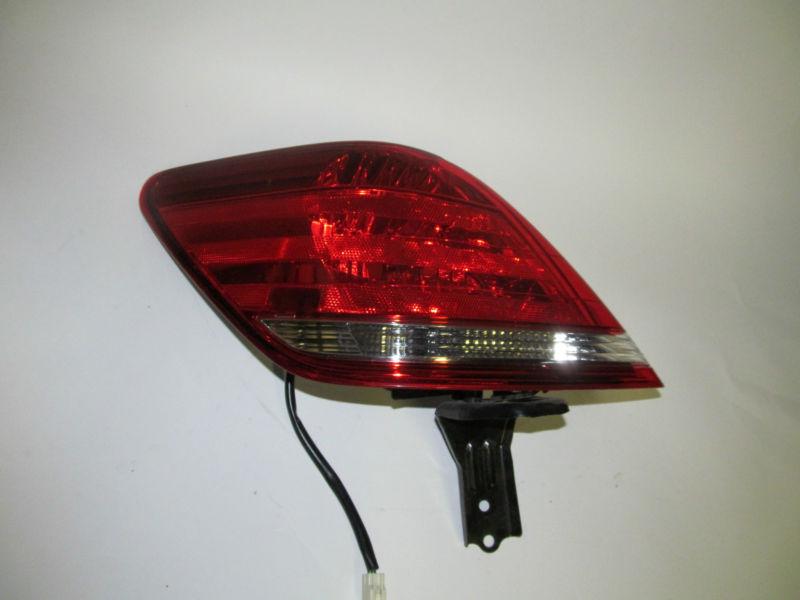 05 06 07 toyota avalon oem left tail light nice!