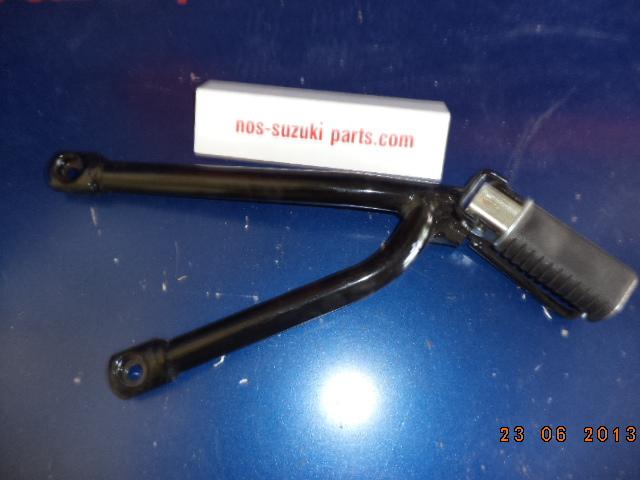 Dr600 1988 footrest, pillion rh (black) new nos-suzuki-parts.com