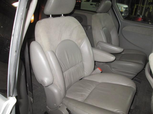 01 town & country second row passenger bucket rear seat 857460