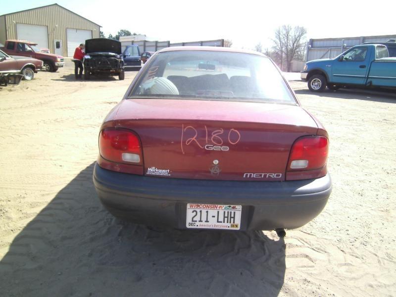 95 96 97 98 99 00 01 metro l. tail light 4 dr left driver side 012180