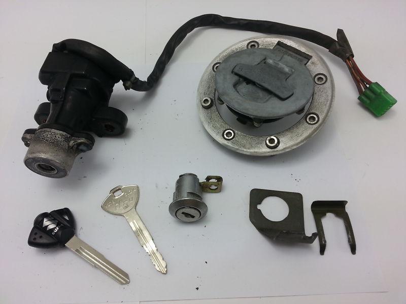 00 01 02 03 gsxr 600 / 750 / 1000  lock set - ignition, gas cap, & trunk w/ key 